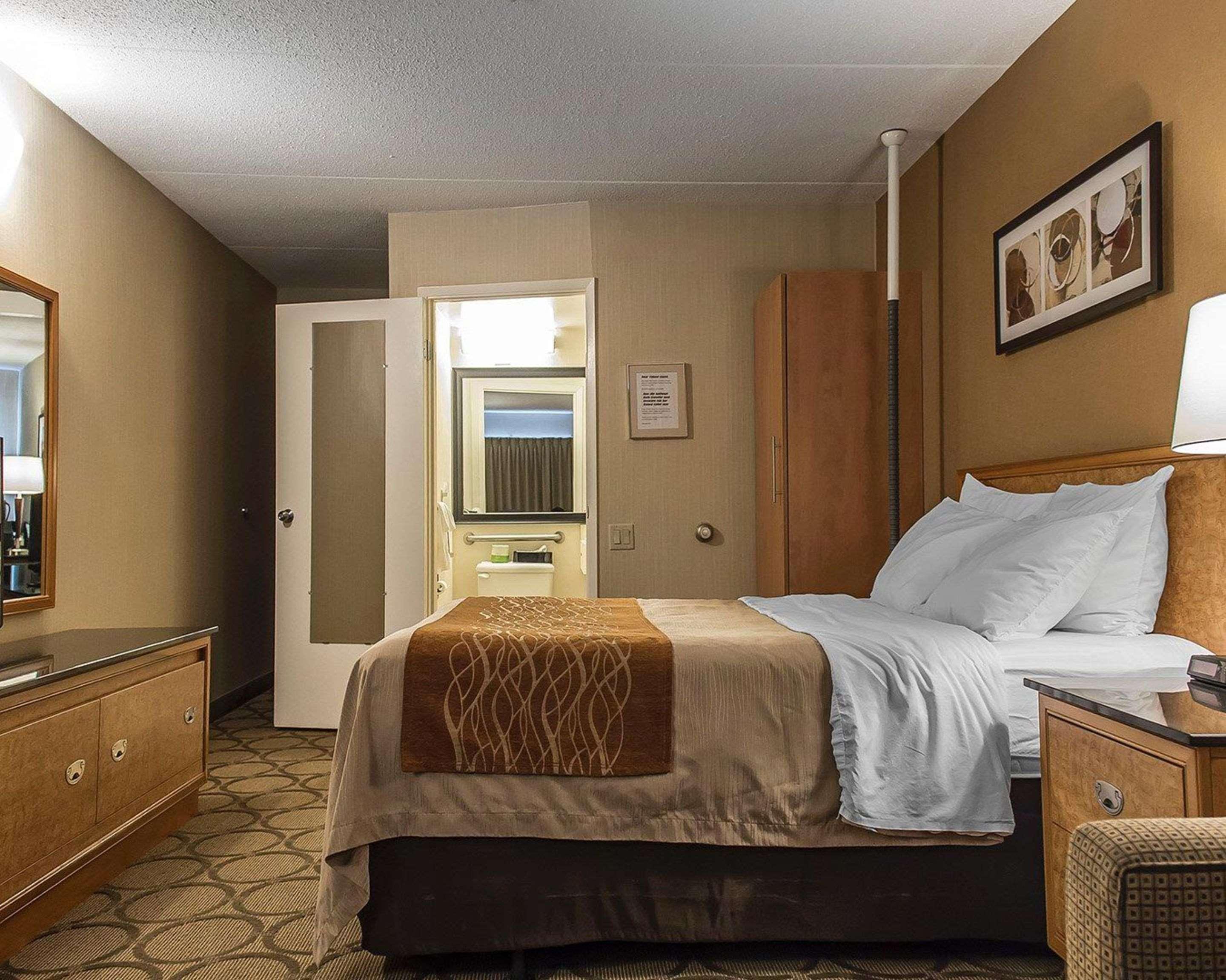 Comfort Inn Hwy 401 Kingston Eksteriør bilde