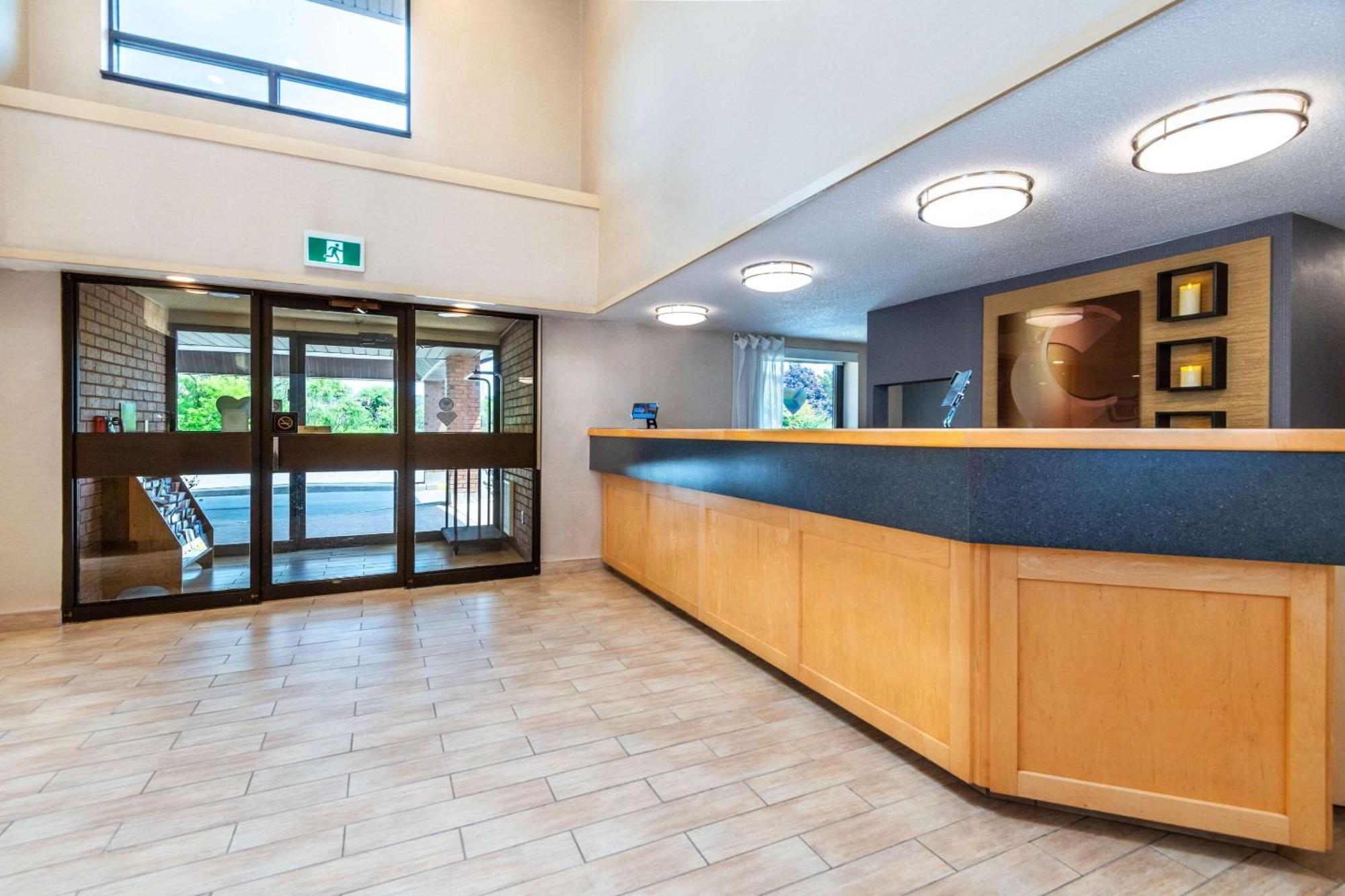 Comfort Inn Hwy 401 Kingston Eksteriør bilde