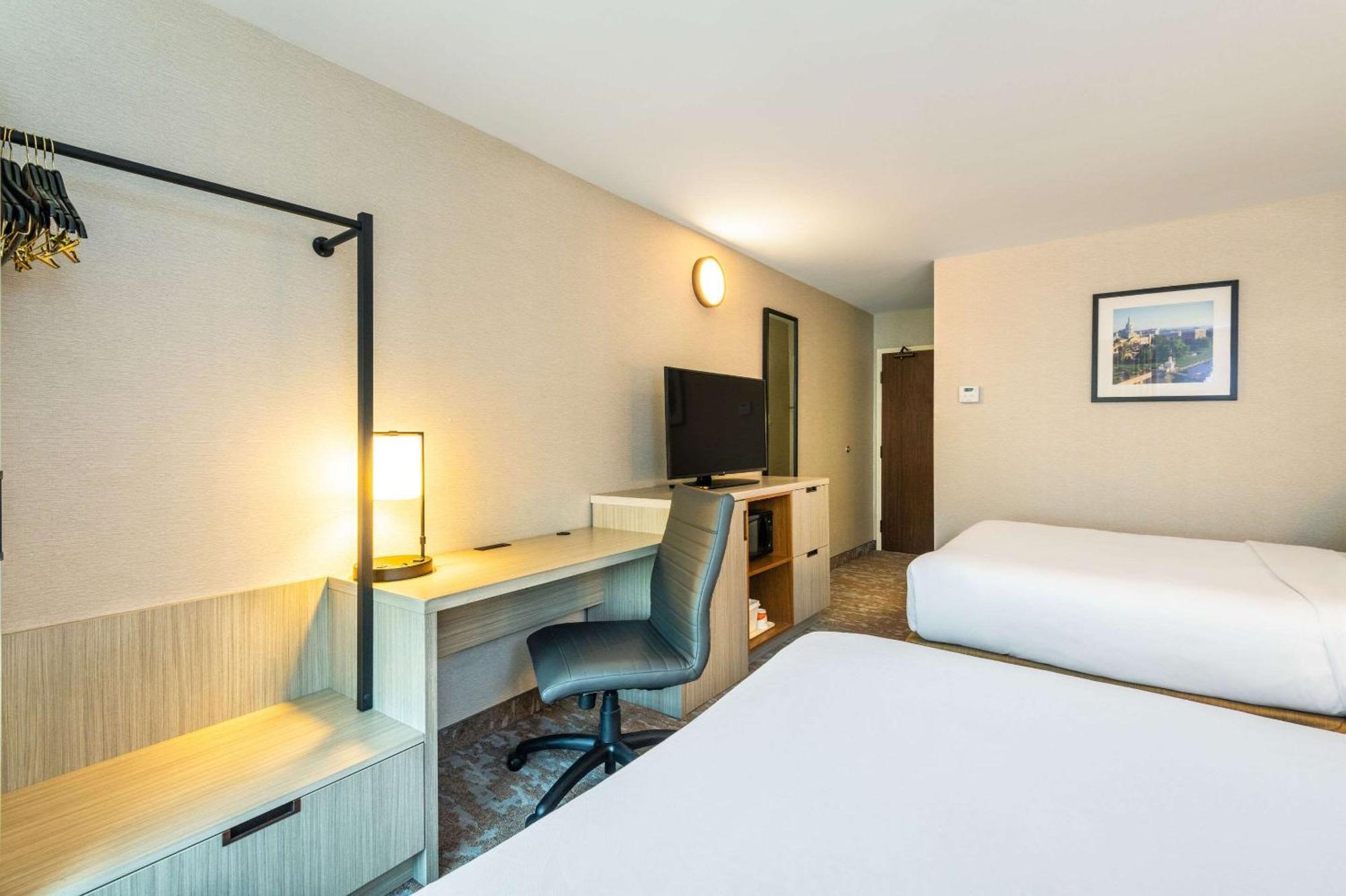 Comfort Inn Hwy 401 Kingston Eksteriør bilde