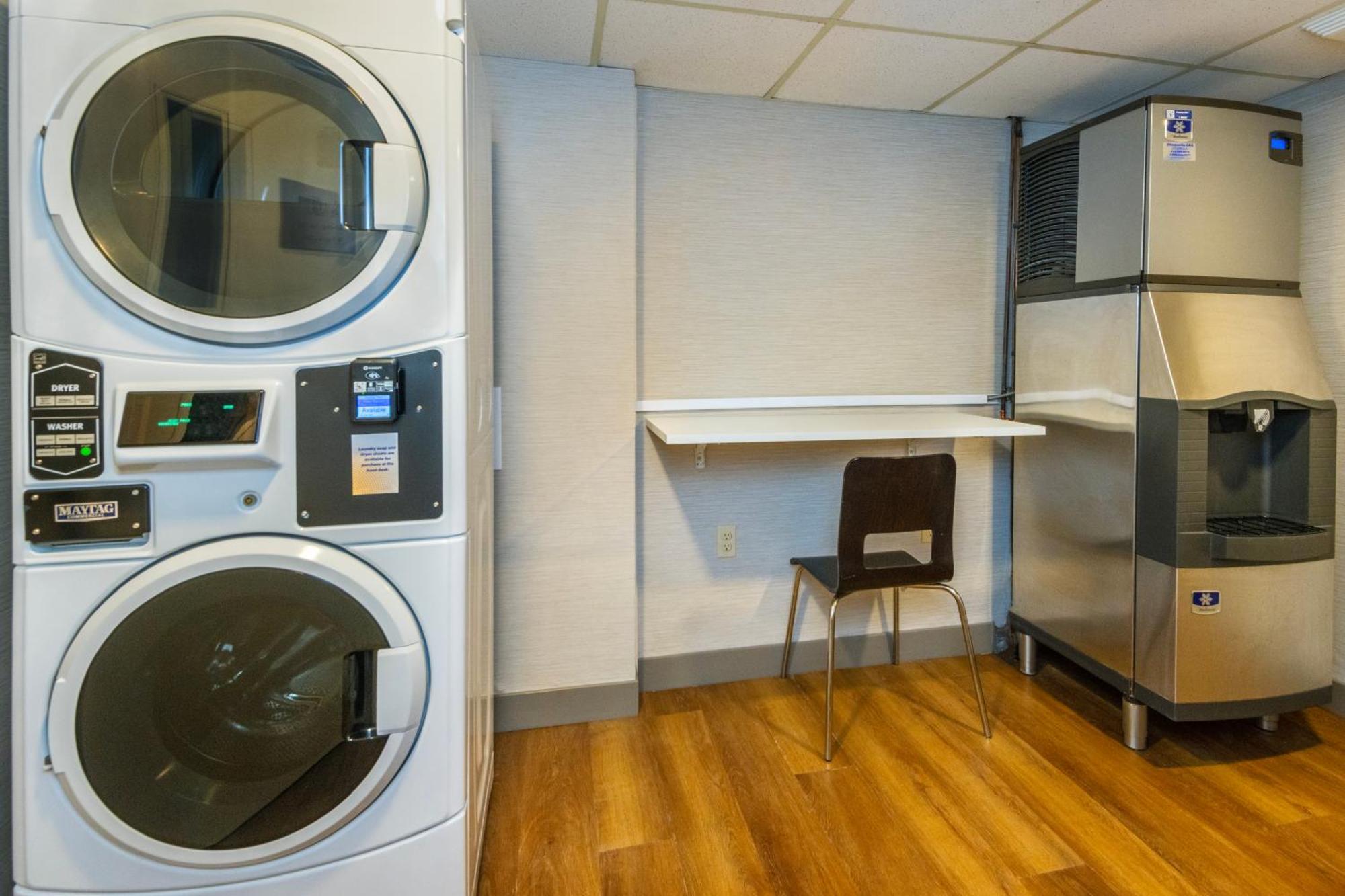 Comfort Inn Hwy 401 Kingston Eksteriør bilde