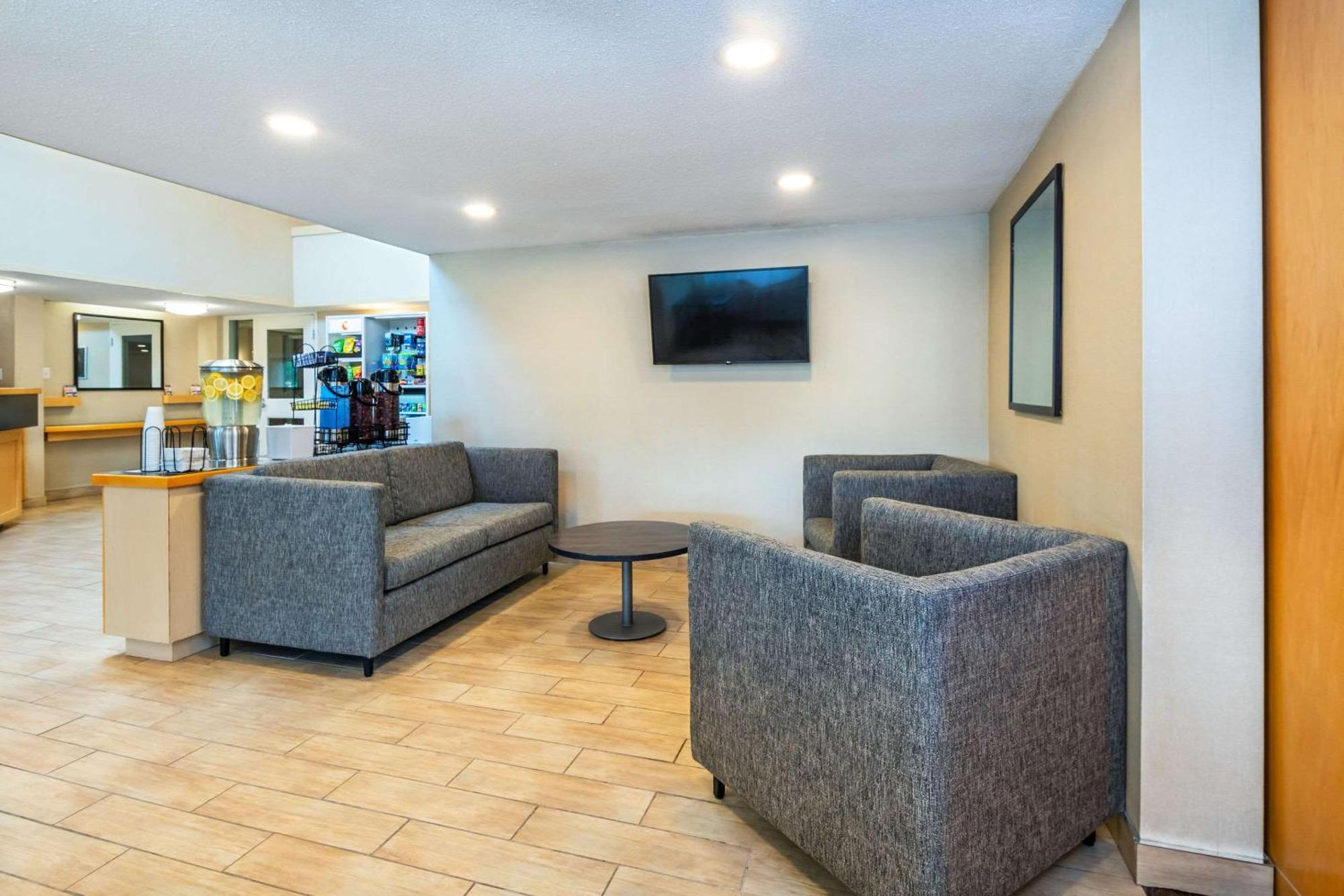 Comfort Inn Hwy 401 Kingston Eksteriør bilde